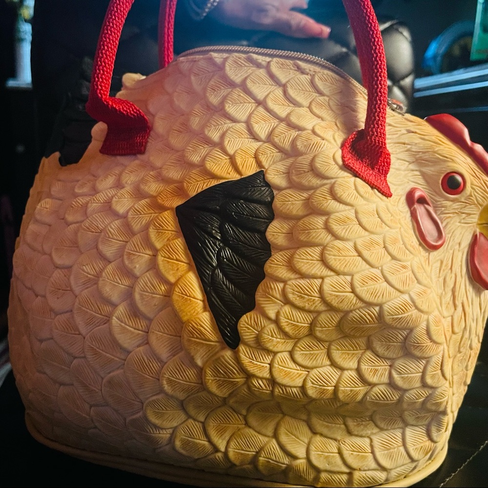 Chicken/Hen purse there are a few black marks not really noticeable 7/10